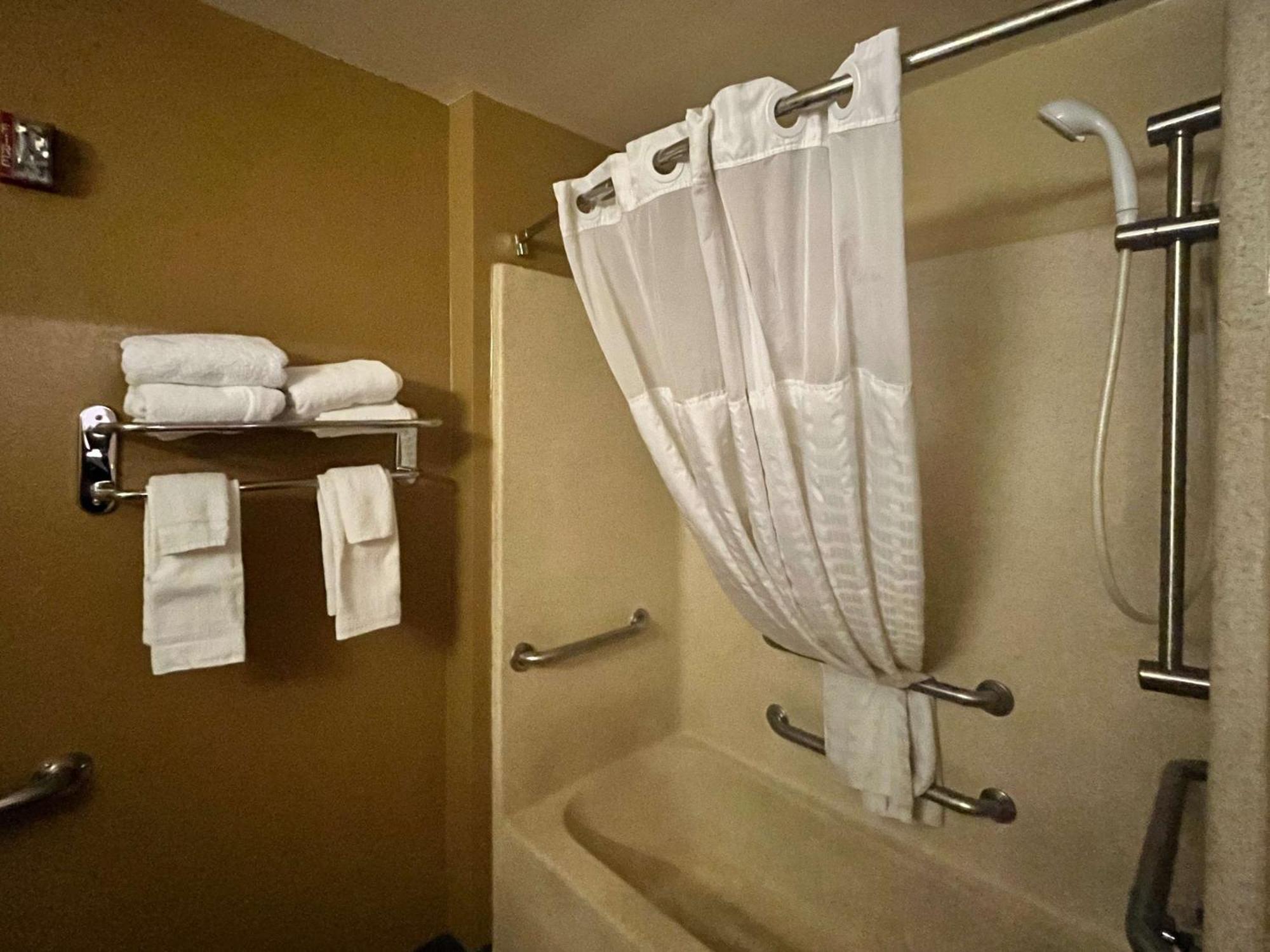6 Memphis, Tn East 4*